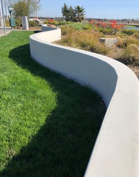 Low curvy wall along the linear park